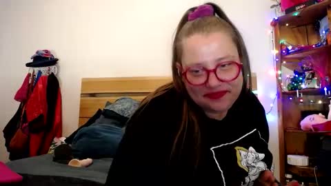 suzie stardust online show from 03/21/26, 12:10