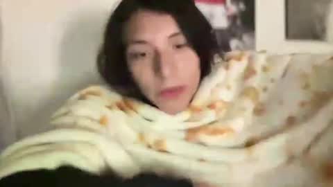 Snapshot of suzyishellawet chatting on 10/21/25, 04:13 Suzy online show from 10/21/25, 04:13