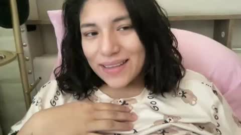 Snapshot of suzyishellawet chatting on 11/01/25, 05:26 Suzy online show from 11/01/25, 05:26