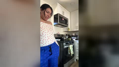 Suzy online show from 03/12/26, 06:25