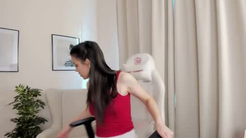 Suzy  next stream  Thursday Friday Saturday online show from 01/19/25, 04:33