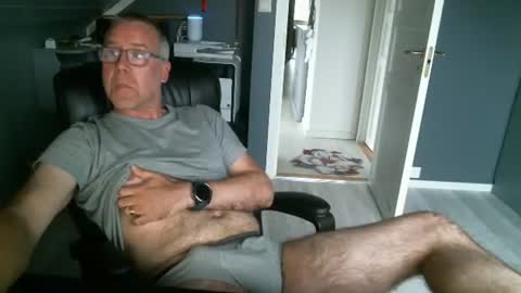 Snapshot of sverige1980 chatting on 07/21/26, 04:20 Tom online show from 07/21/26, 04:20