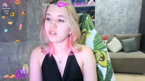 Snapshot of sweeet_bee chatting on 01/30/25, 01:33 Melisa online show from 01/30/25, 01:33