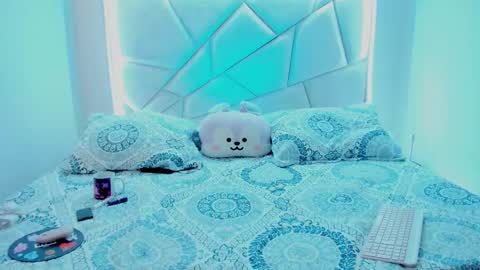 Nikki model independent online show from 11/25/25, 02:00