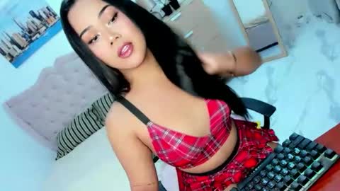 Snapshot of sweet18_jasmine chatting on 11/12/25, 12:49 sweet18_jasmine online show from 11/12/25, 12:49