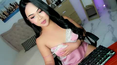 Snapshot of sweet18_jasmine chatting on 11/17/25, 10:15 sweet18_jasmine online show from 11/17/25, 10:15