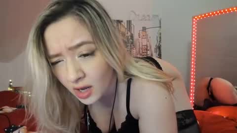 Snapshot of sweet4you1992 chatting on 01/02/25, 09:00 Anne Marie online show from 01/02/25, 09:00