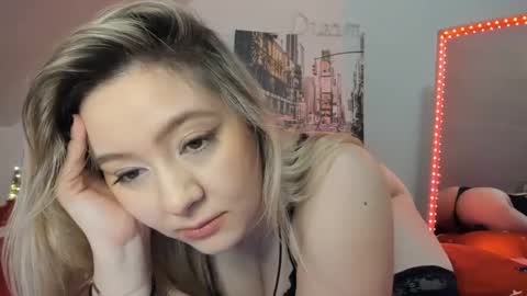 Snapshot of sweet4you1992 chatting on 01/03/25, 08:32 Anne Marie online show from 01/03/25, 08:32