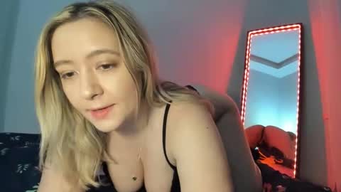 Snapshot of sweet4you1992 chatting on 10/11/25, 08:24 Anne Marie online show from 10/11/25, 08:24