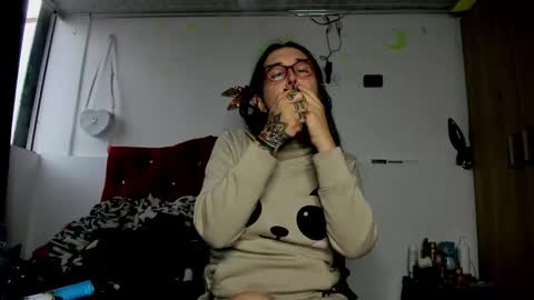 Snapshot of sweet__suck69bitch chatting on 01/05/25, 10:19 sweet__suck69bitch online show from 01/05/25, 10:19