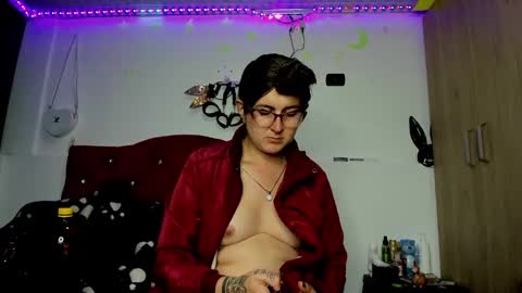 Snapshot of sweet__suck69bitch chatting on 01/07/25, 02:42 sweet__suck69bitch online show from 01/07/25, 02:42