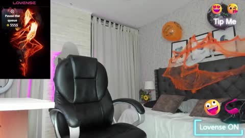 Vanessa online show from 10/26/25, 03:45