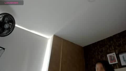 Snapshot of sweet__vanessa1 chatting on 07/16/26, 07:42 Vanessa online show from 07/16/26, 07:42