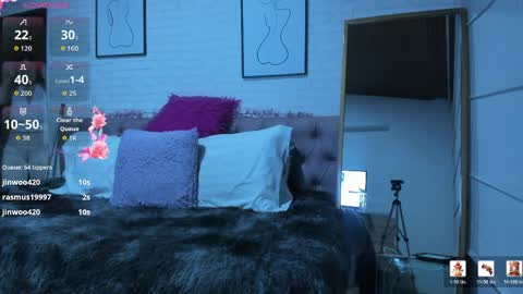 Snapshot of sweet_alicee__ chatting on 04/21/26, 01:42 Alice online show from 04/21/26, 01:42