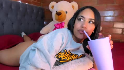 Stephanie online show from 01/31/25, 03:44