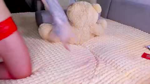 Snapshot of sweet_barbe chatting on 06/12/26, 04:17 Alice online show from 06/12/26, 04:17