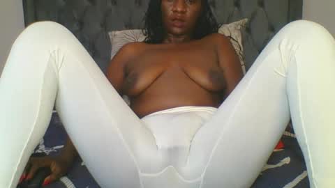Snapshot of sweet_blackberry93 chatting on 07/06/26, 09:17 bella online show from 07/06/26, 09:17