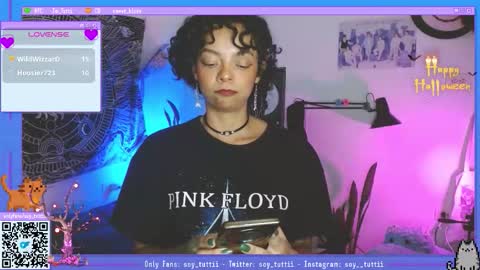 Snapshot of sweet_bluee chatting on 10/01/25, 02:28 Tutti  online show from 10/01/25, 02:28