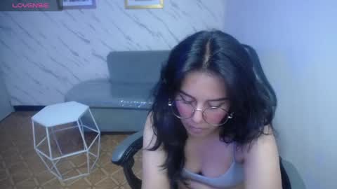Snapshot of sweet_cam_v chatting on 04/28/26, 08:25 Hi Stream 1430 to 2100pm online show from 04/28/26, 08:25