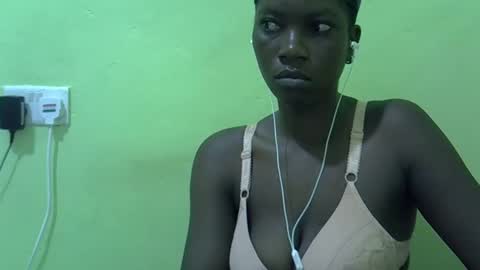 sweet_cherie1 online show from 04/12/26, 11:21