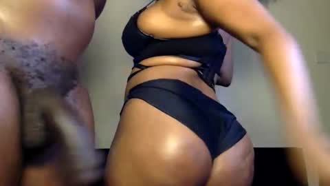 Snapshot of sweet_couples5 chatting on 10/21/25, 10:21 cutie cam0 online show from 10/21/25, 10:21