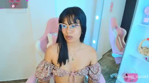sweet_dania_ online show from 03/04/25, 06:47
