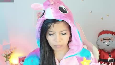 sweet_dania_ online show from 01/19/26, 04:16