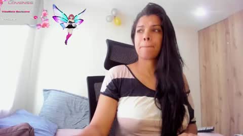 Snapshot of sweet_dreamses chatting on 06/18/26, 02:43 Kendra online show from 06/18/26, 02:43