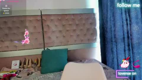  emmili  online show from 05/26/26, 12:01