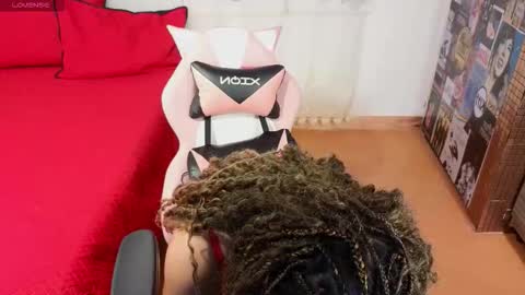 sweet thani online show from 11/28/25, 03:09