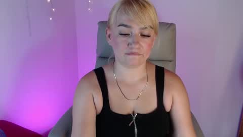 Snapshot of sweet_feeling30 chatting on 05/17/26, 07:43 carolina online show from 05/17/26, 07:43