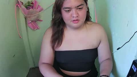 sweet_frex123 online show from 10/28/25, 08:07