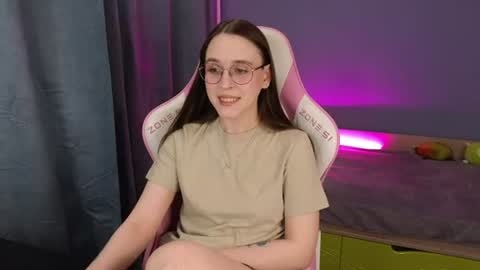 Snapshot of sweet_frosty chatting on 06/20/26, 03:42 Alice online show from 06/20/26, 03:42