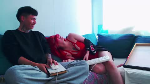 Help me to reach 100 thumps up online show from 02/01/25, 08:26