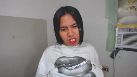 Snapshot of sweet_kyline69 chatting on 10/29/25, 04:04 sweet_kyline69 online show from 10/29/25, 04:04