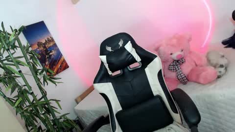 Snapshot of sweet_lady14 chatting on 03/11/25, 11:44 sweet_lady14 online show from 03/11/25, 11:44