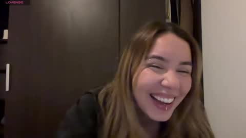 Larissa online show from 01/11/26, 01:43