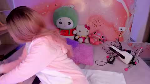 Snapshot of sweet_lemariee_ chatting on 02/21/26, 12:17 Lemarie online show from 02/21/26, 12:17