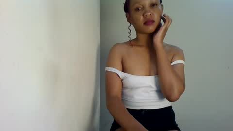 Snapshot of sweet_likey chatting on 06/25/26, 05:17 sweet likey online show from 06/25/26, 05:17