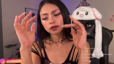 Snapshot of sweet_littleee chatting on 01/14/25, 01:36 free private online show from 01/14/25, 01:36