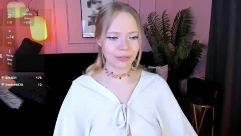 Lucy online show from 04/25/26, 01:41