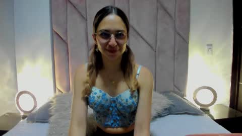 Melody online show from 09/29/25, 04:06