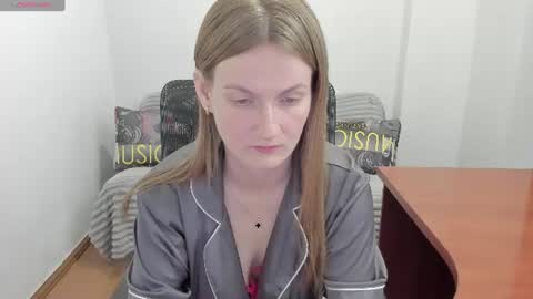 Snapshot of sweet_melody_of_ur_heart chatting on 06/17/26, 09:38 Mila online show from 06/17/26, 09:38