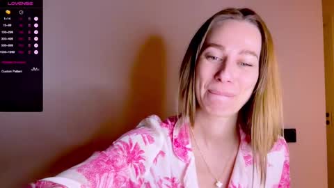 Snapshot of sweet_mia_91 chatting on 03/02/25, 03:59 Mia online show from 03/02/25, 03:59