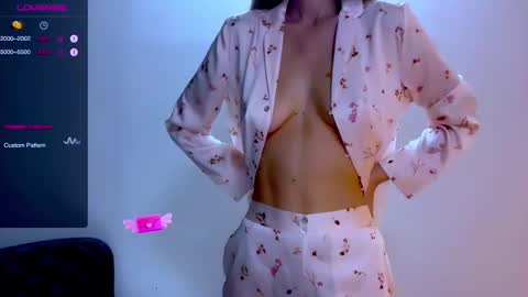 Snapshot of sweet_mia_91 chatting on 09/12/25, 05:13 Mia online show from 09/12/25, 05:13