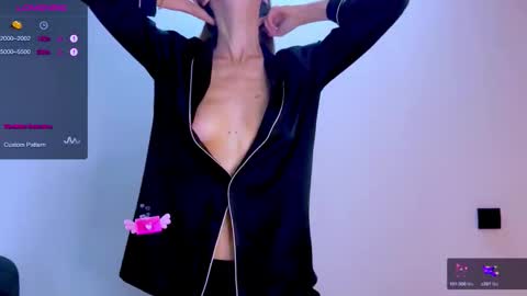 Mia online show from 12/22/25, 10:34