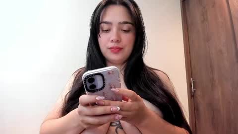 Snapshot of sweet_miiaa chatting on 05/29/26, 05:05 Mia Johns online show from 05/29/26, 05:05