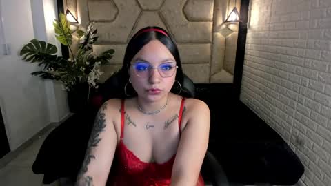 sweet_moon3 online show from 04/23/26, 09:28