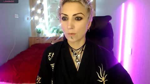 sweet_n_strong online show from 11/18/25, 01:04