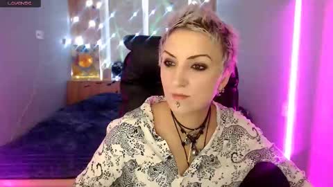 sweet_n_strong online show from 11/21/25, 07:40